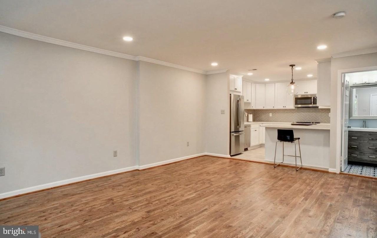 2510 Fairfax Dr #2EIII - Photo 4 of 31