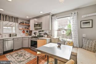 2422 S Oakland St - Photo 1 of 1
