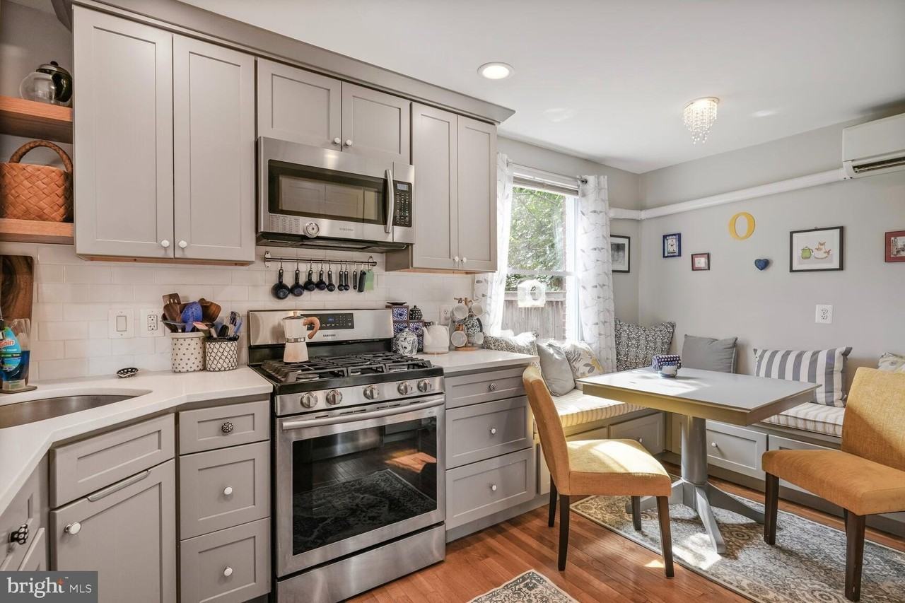 2422 S Oakland St - Photo 2 of 15