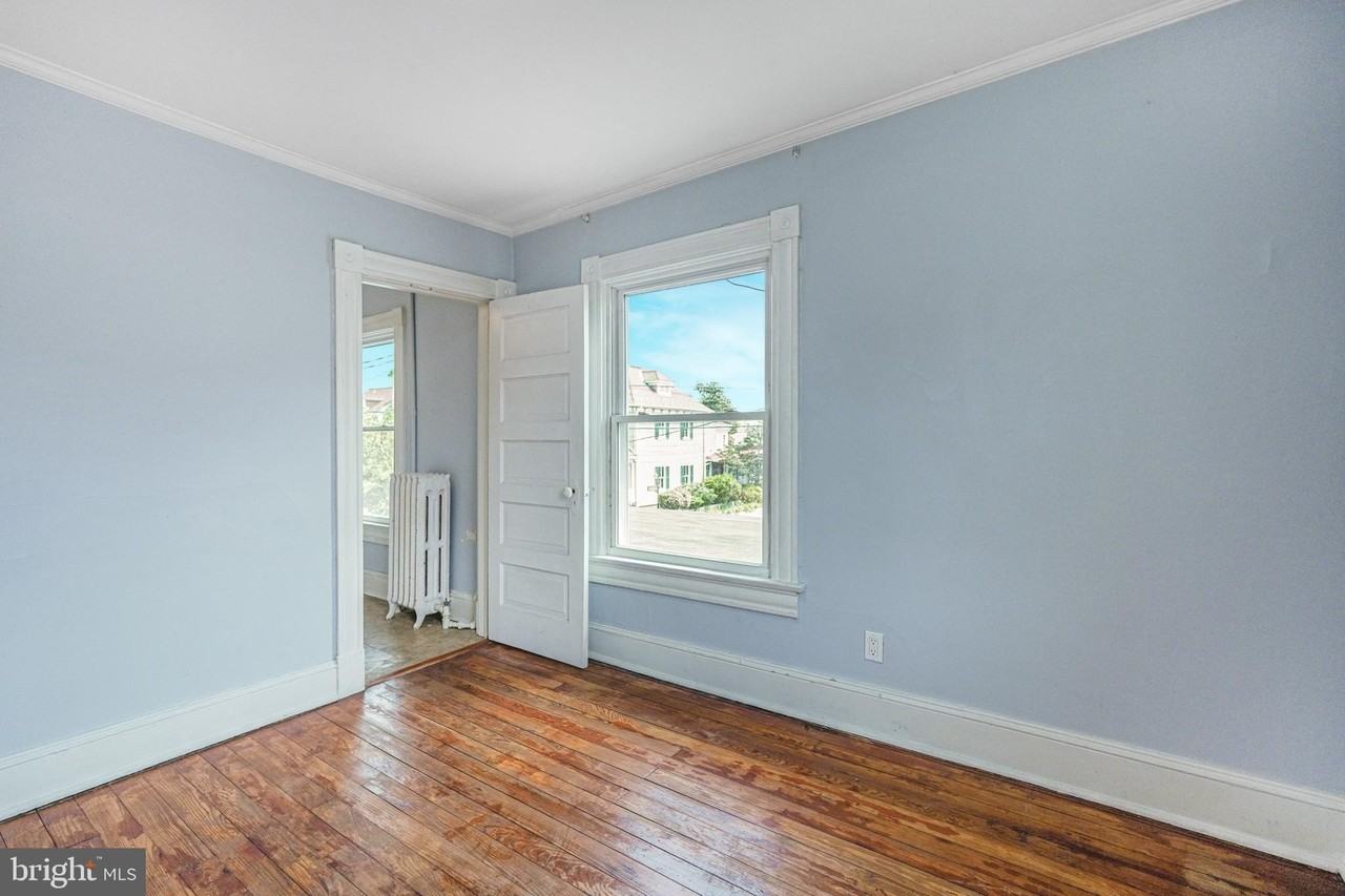 1004 Prince Edward St #2 - Photo 3 of 14