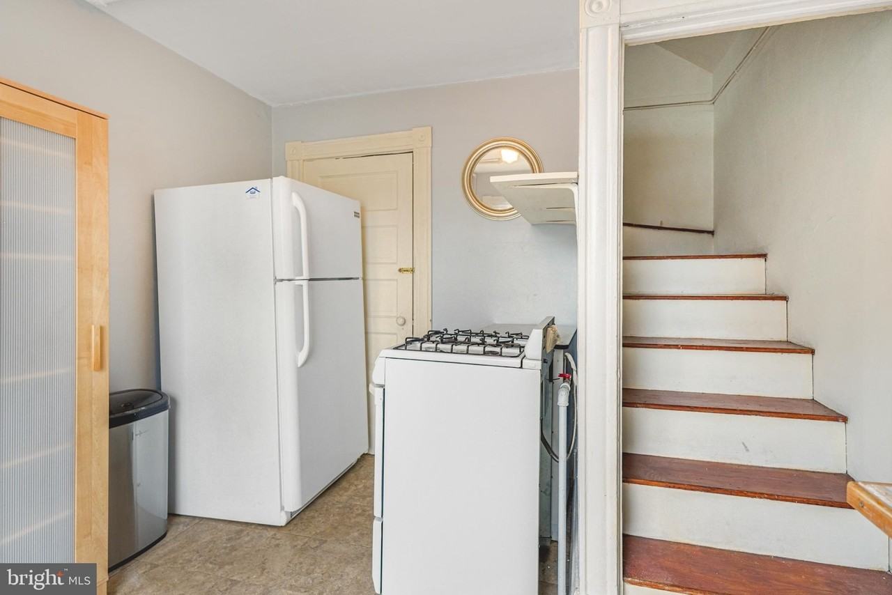 1004 Prince Edward St #2 - Photo 7 of 14