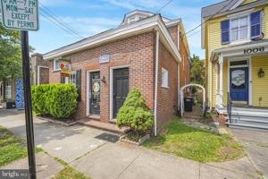 featured image of 1004 Prince Edward St #1