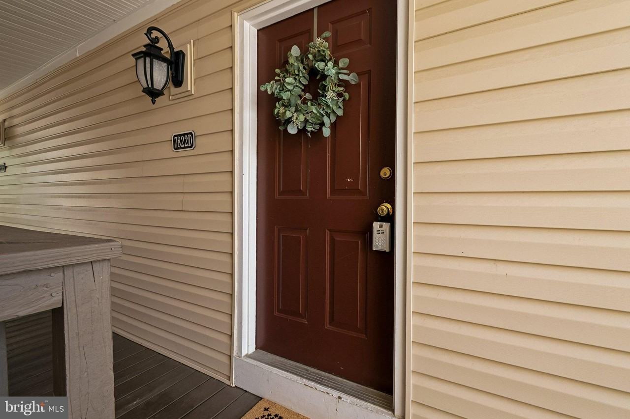 7822 Harrowgate Cir #D - Photo 3 of 28