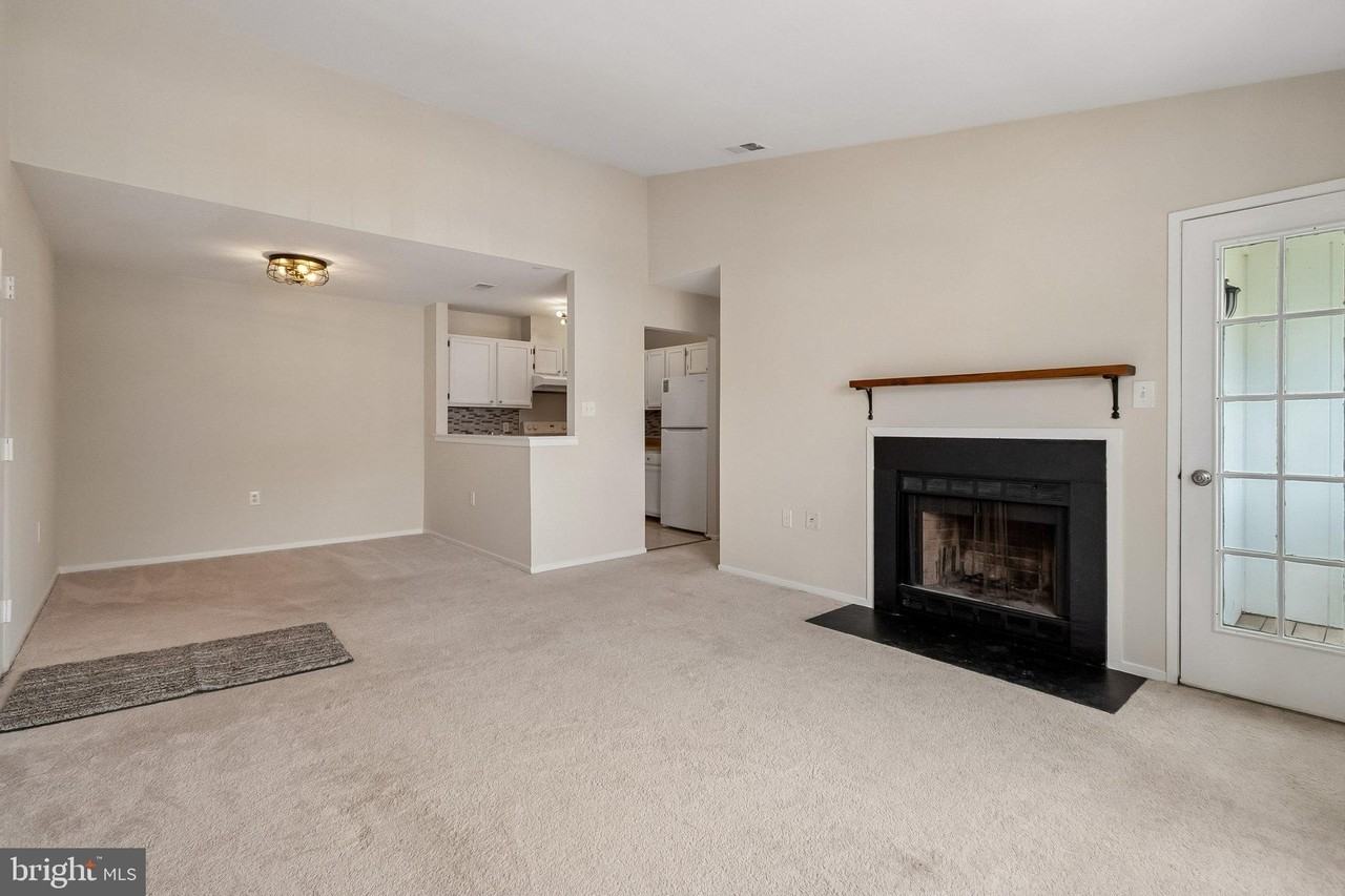 7822 Harrowgate Cir #D - Photo 5 of 28