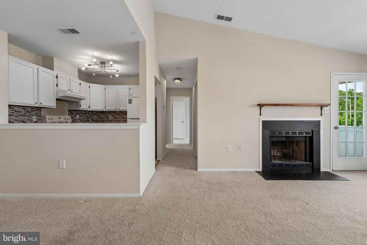 7822 Harrowgate Cir #D - Photo 6 of 28