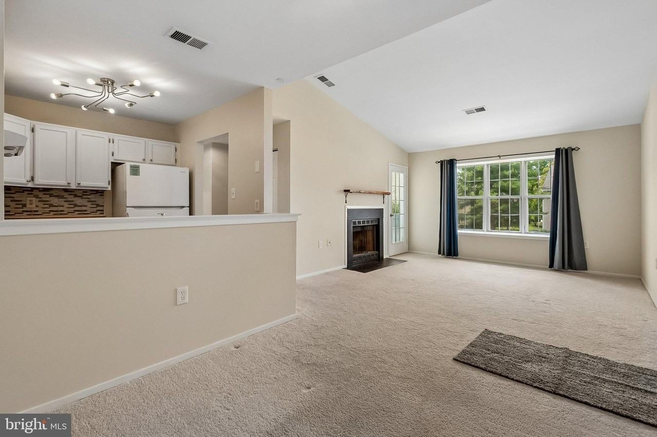 7822 Harrowgate Cir #D - Photo 7 of 28