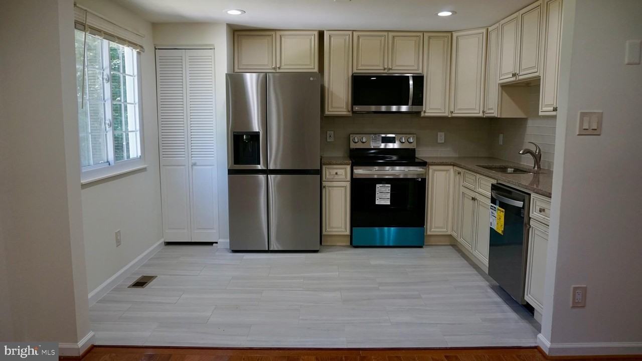8179 Curving Creek Ct - Photo 2 of 15