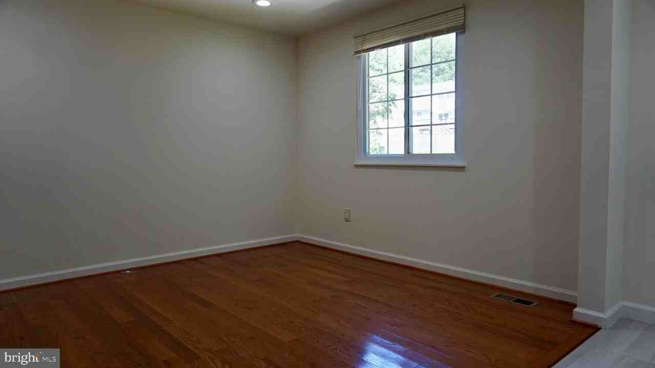 8179 Curving Creek Ct - Photo 5 of 15