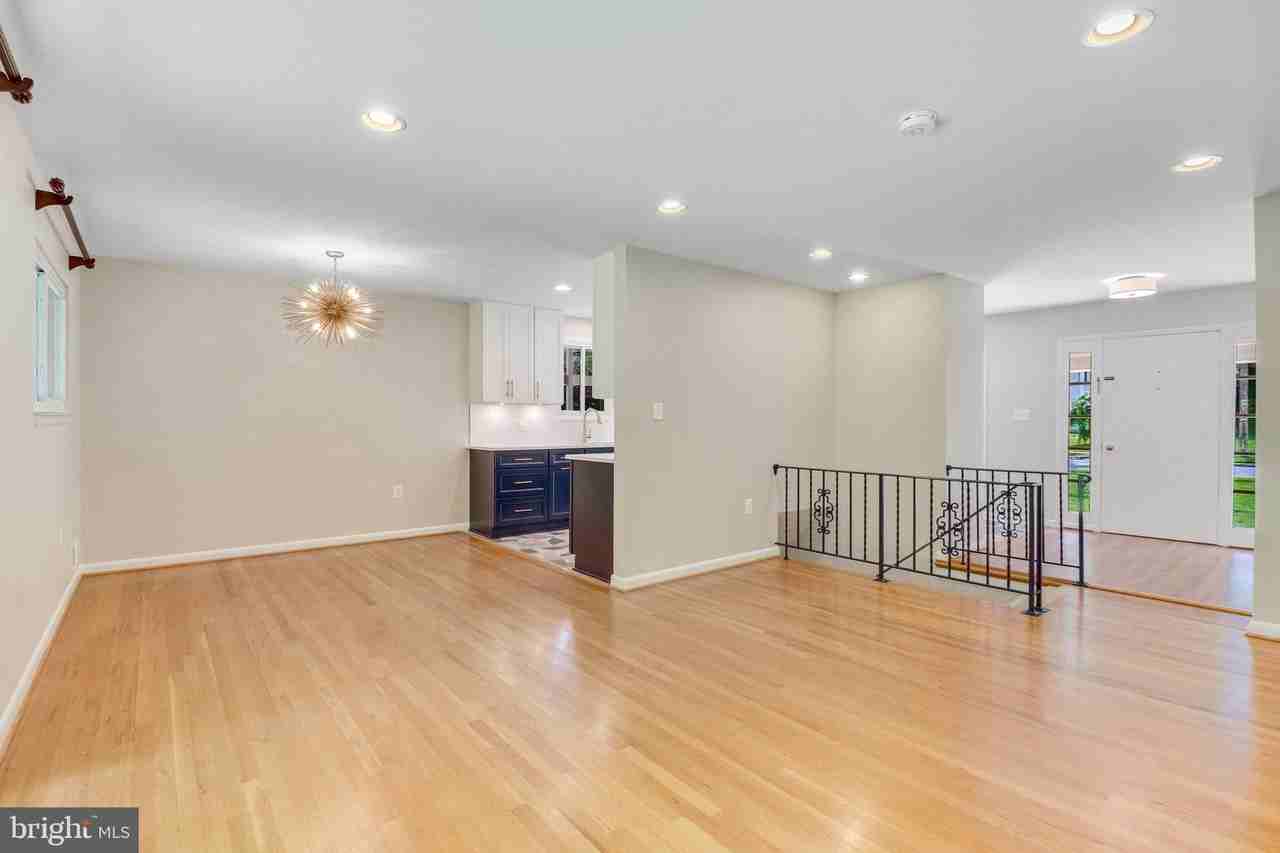 5019 Fleming Dr - Photo 5 of 47