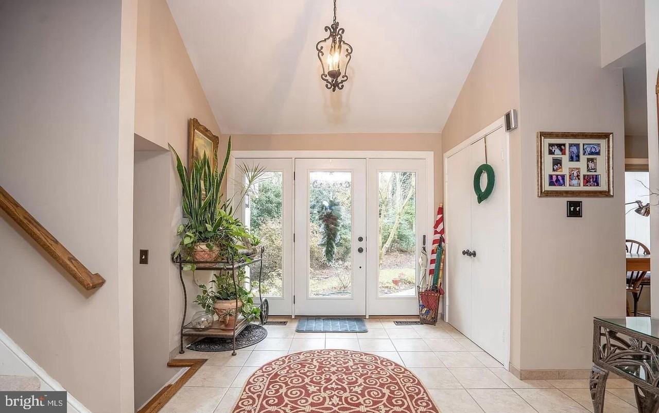 11696 Fox Glen Dr - Photo 3 of 50