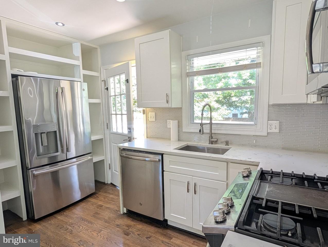 2216 Harvard Dr - Photo 4 of 26