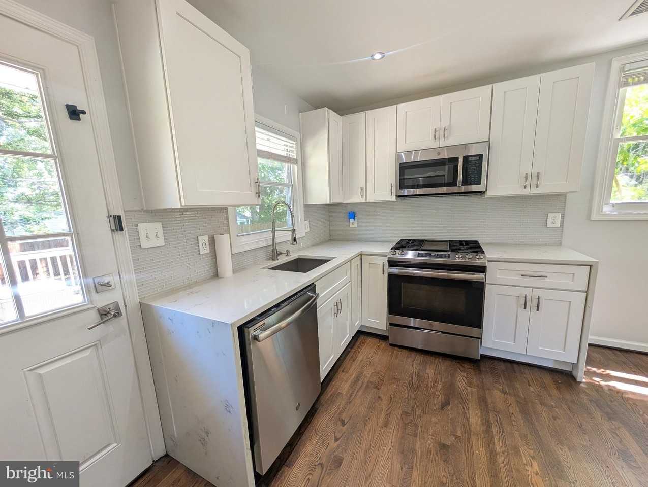 2216 Harvard Dr - Photo 6 of 26