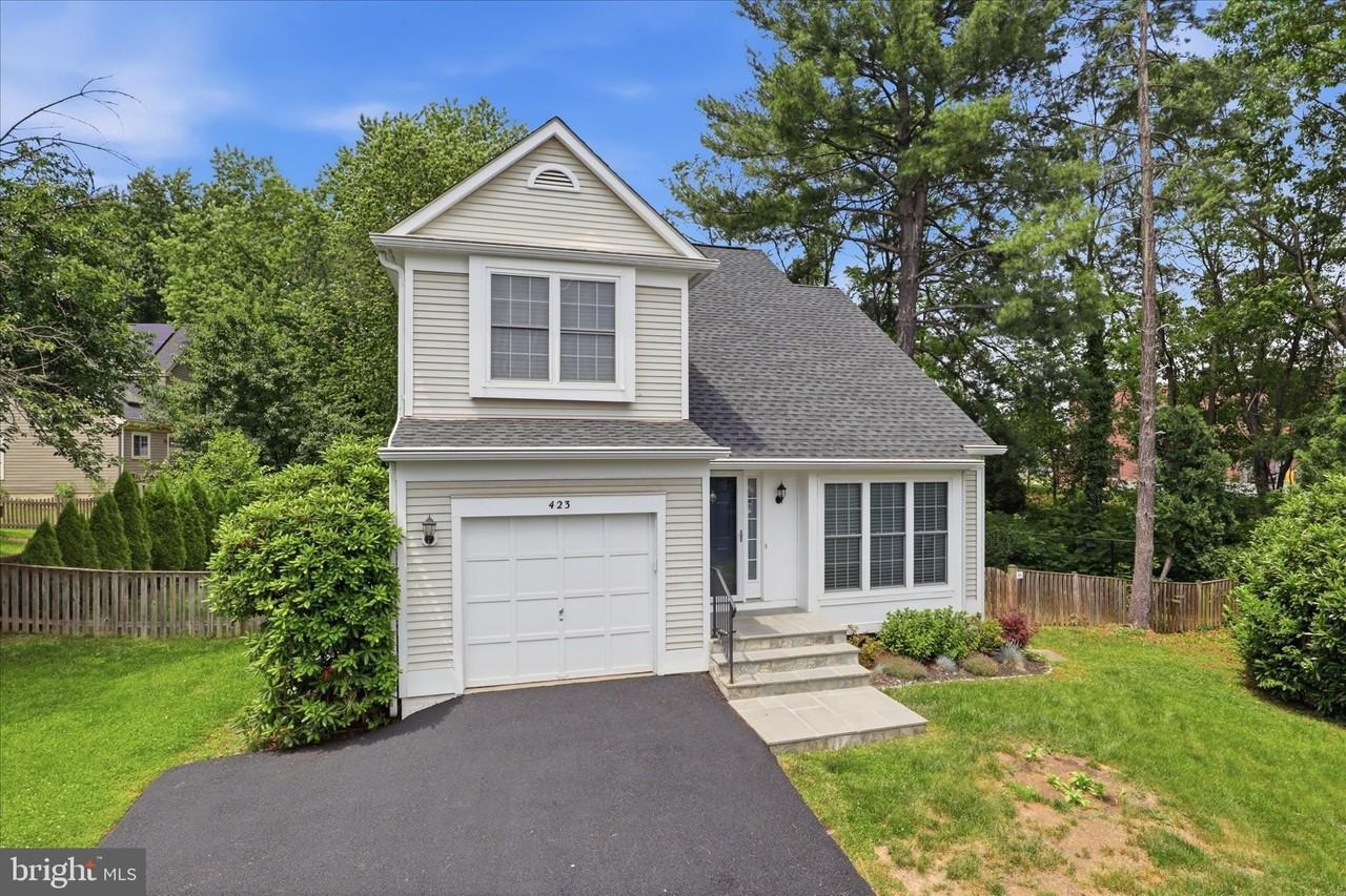 423 Foxridge Dr Sw - Photo 2 of 50