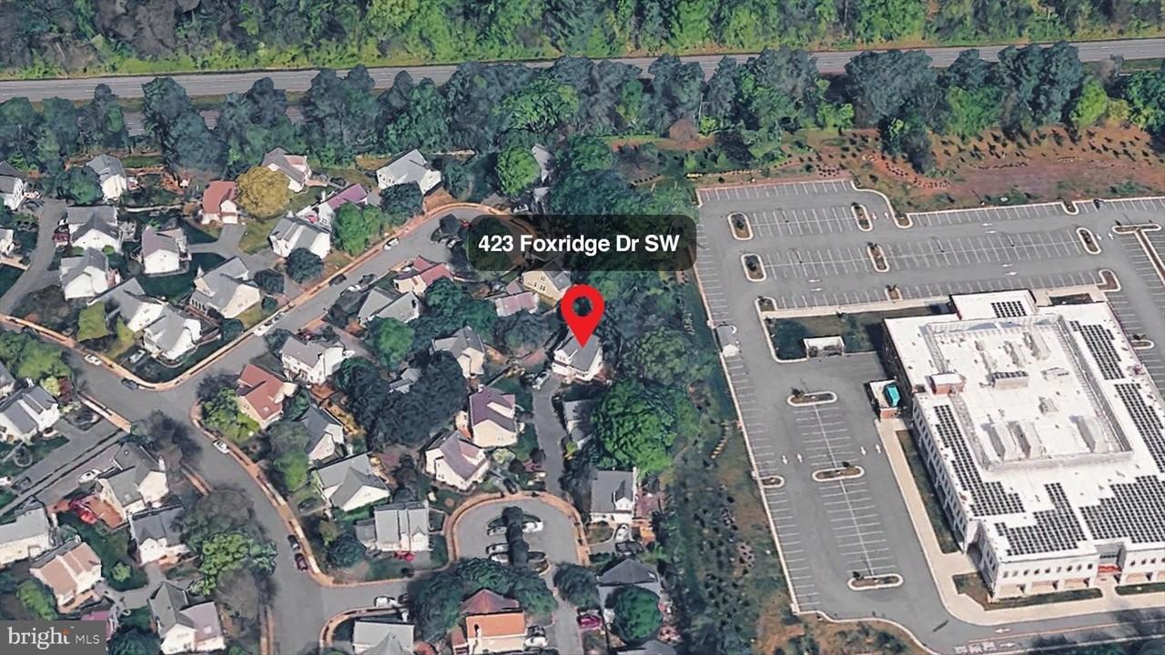 423 Foxridge Dr Sw - Photo 4 of 50