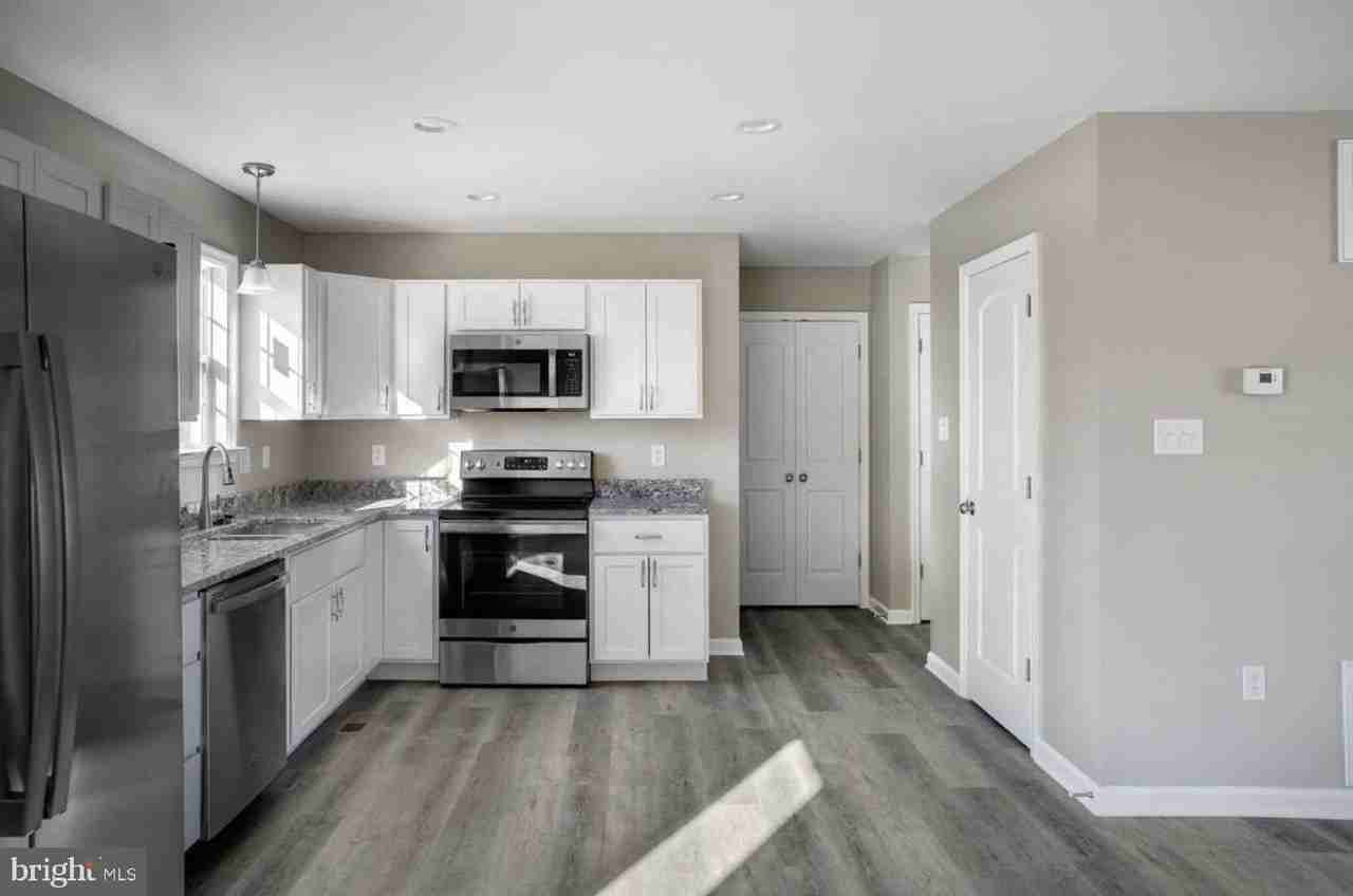 166 Acton Pl - Photo 3 of 7