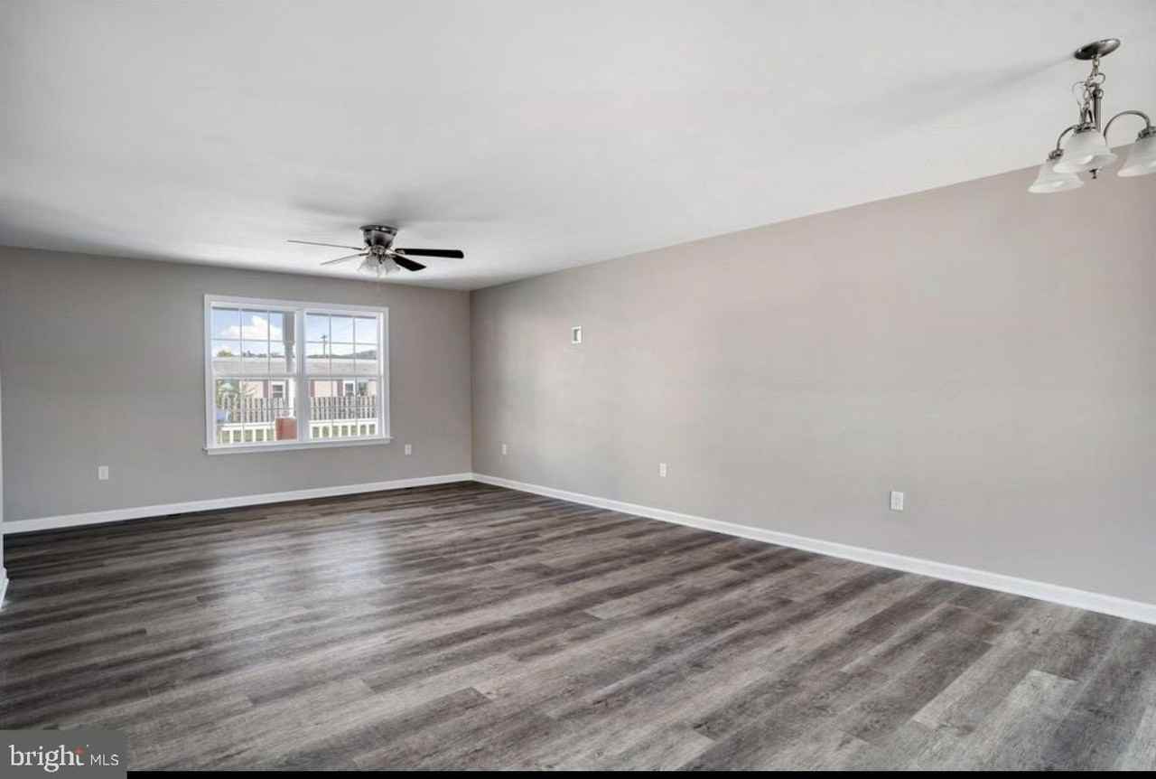 166 Acton Pl - Photo 4 of 7