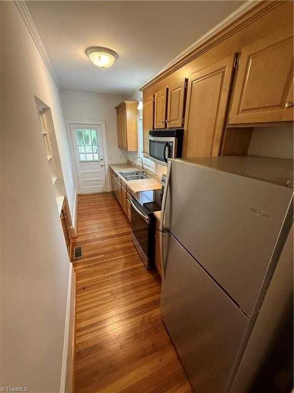 1517 W First Street #2 - Photo 5 of 9