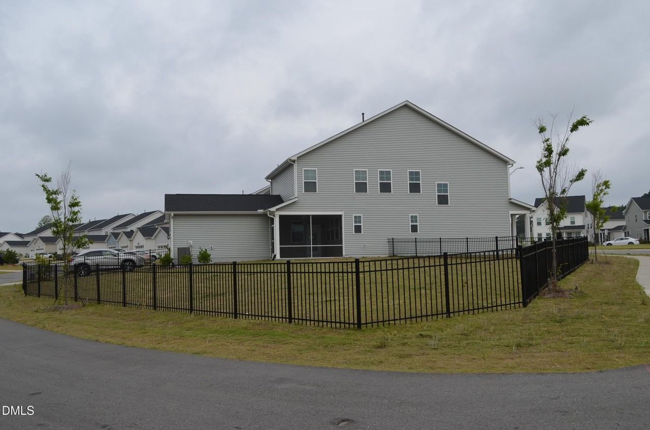 328 Edge Of Auburn Blvd - Photo 5 of 45