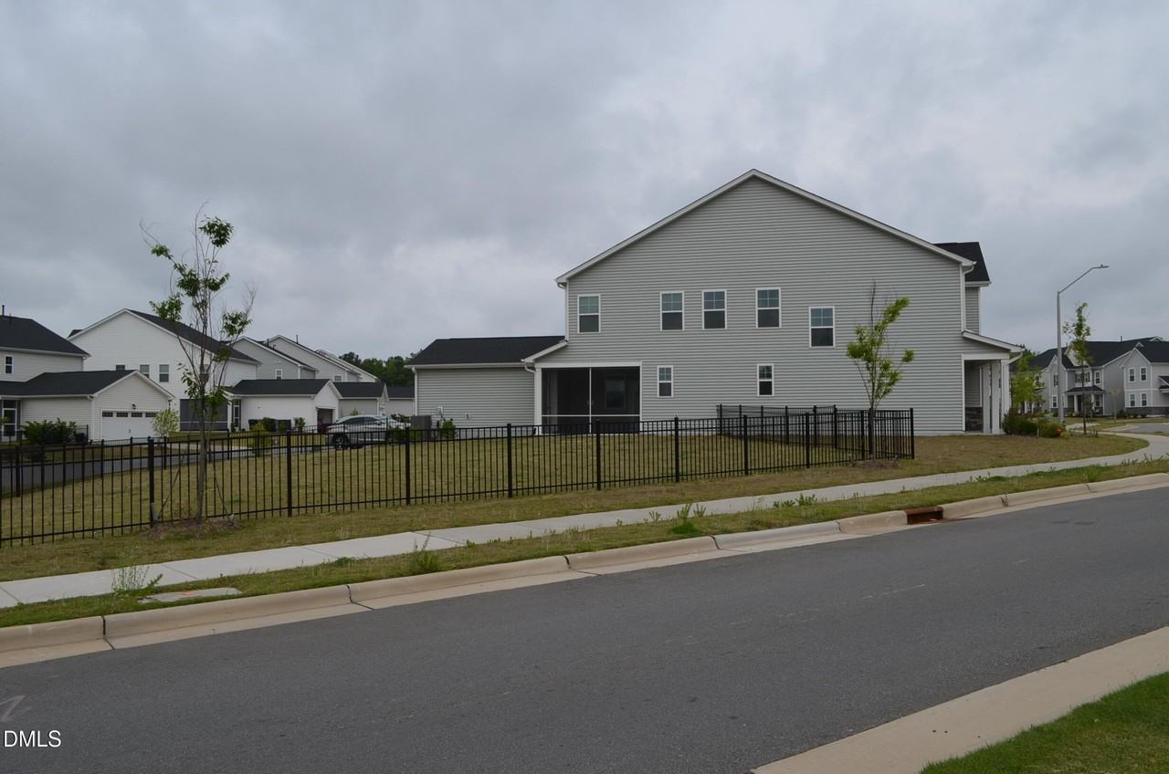 328 Edge Of Auburn Blvd - Photo 6 of 45