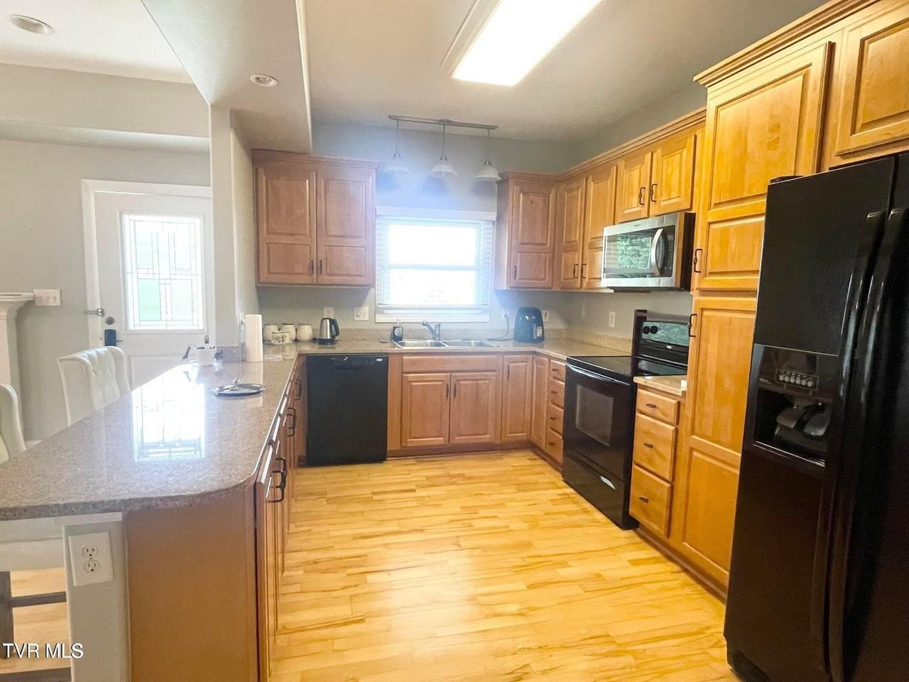 136 Westshore Pt - Photo 7 of 16