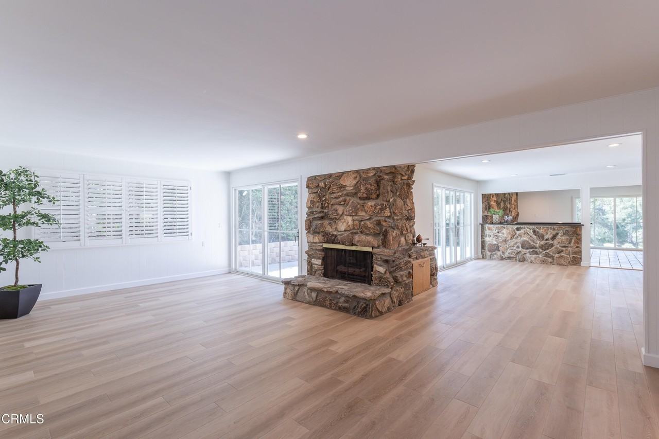 555 Paulette Pl - Photo 4 of 45