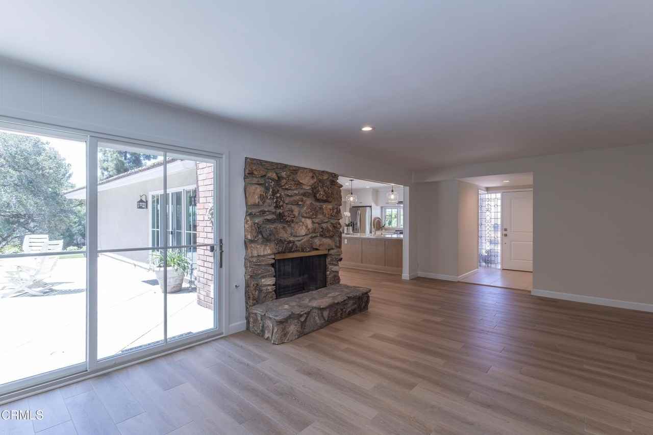 555 Paulette Pl - Photo 5 of 45