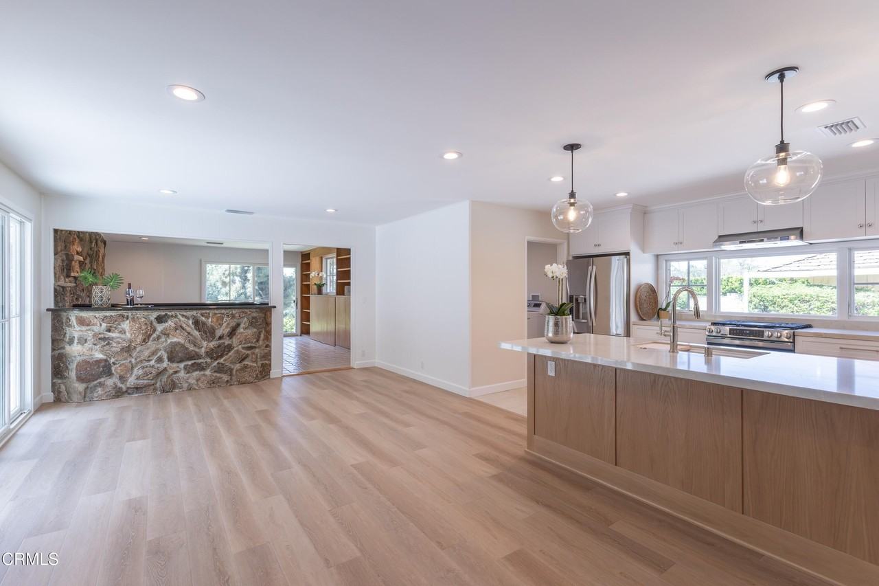 555 Paulette Pl - Photo 6 of 45