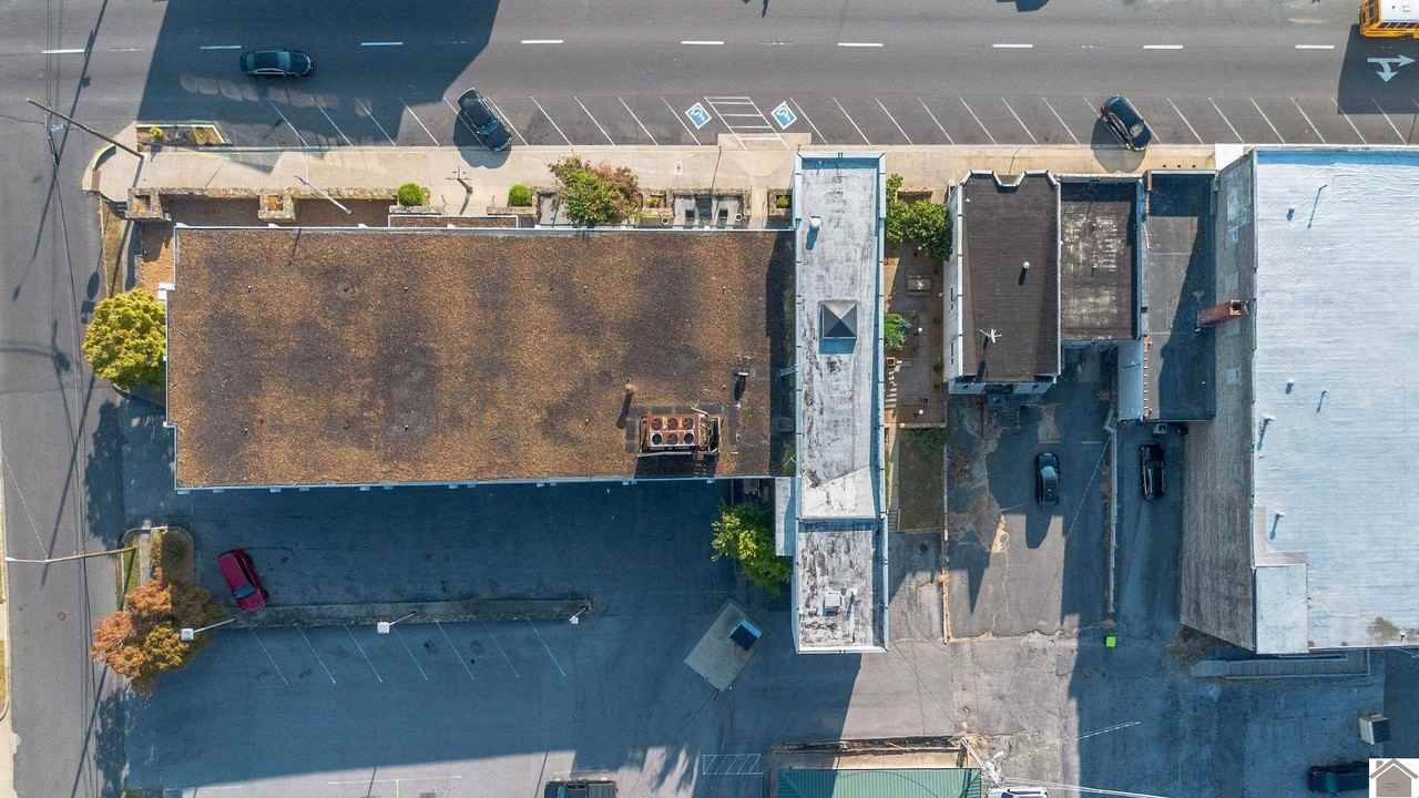 1016 Main St - Photo 2 of 35