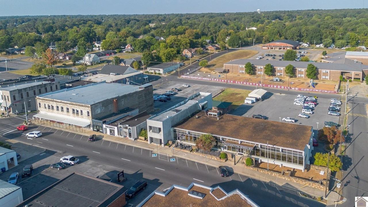 1016 Main St - Photo 4 of 35