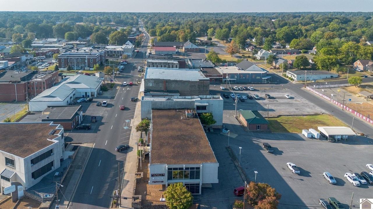 1016 Main St - Photo 5 of 35