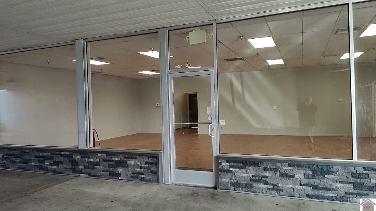 1927 Irvin Cobb Dr - Photo 2 of 14
