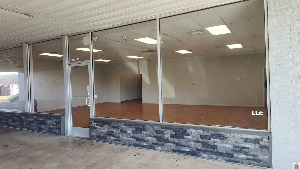 1927 Irvin Cobb Dr - Photo 3 of 14