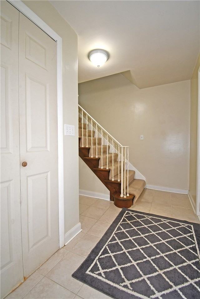 2461 Corteland Dr - Photo 4 of 38