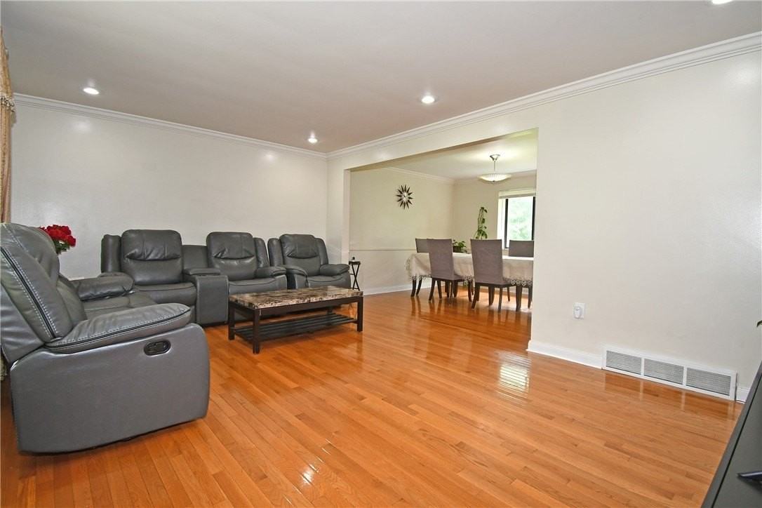 2461 Corteland Dr - Photo 5 of 38