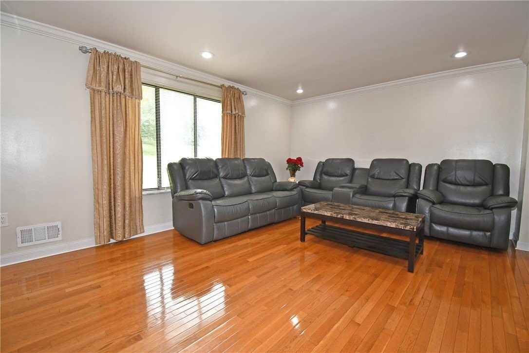 2461 Corteland Dr - Photo 6 of 38