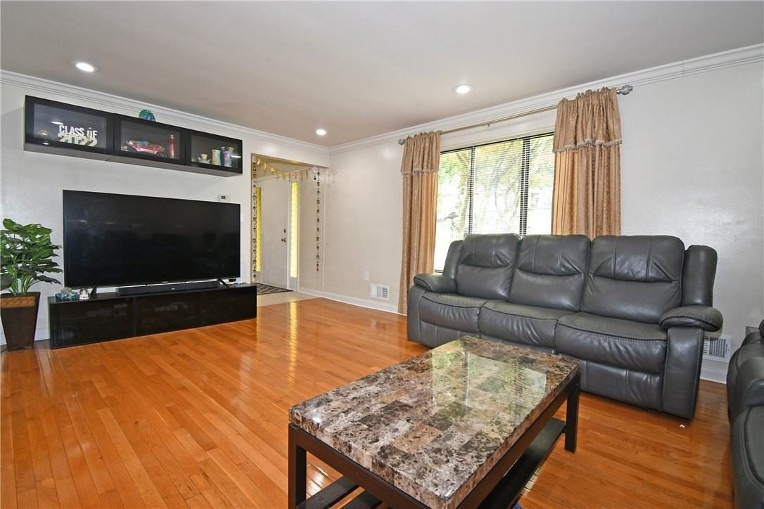 2461 Corteland Dr - Photo 7 of 38