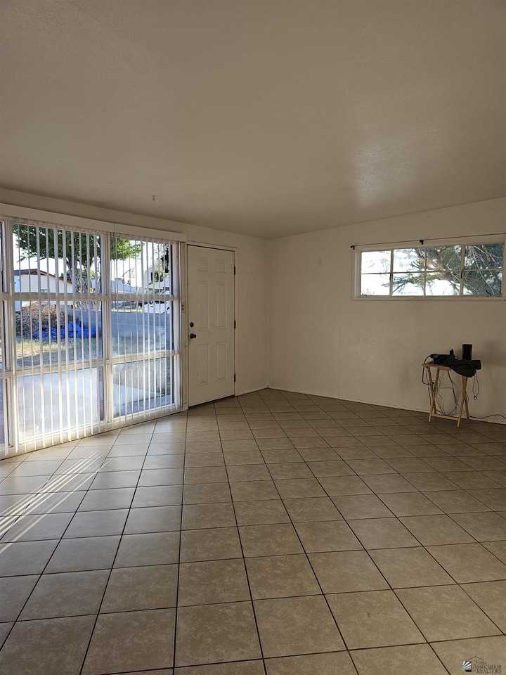 1282 W 17th St - Photo 2 of 10