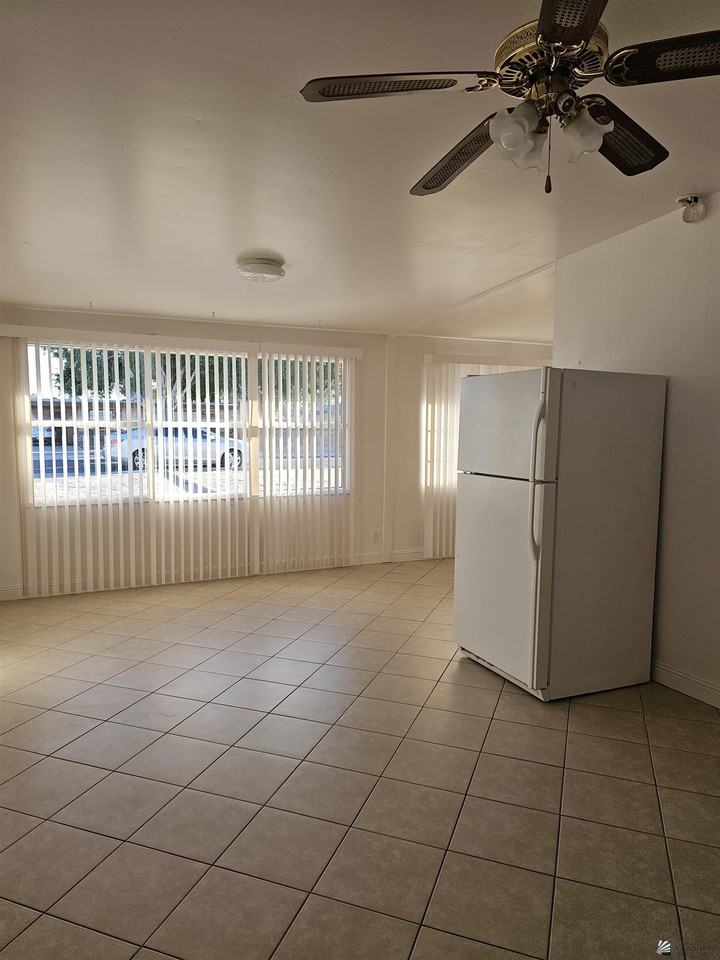 1282 W 17th St - Photo 4 of 10