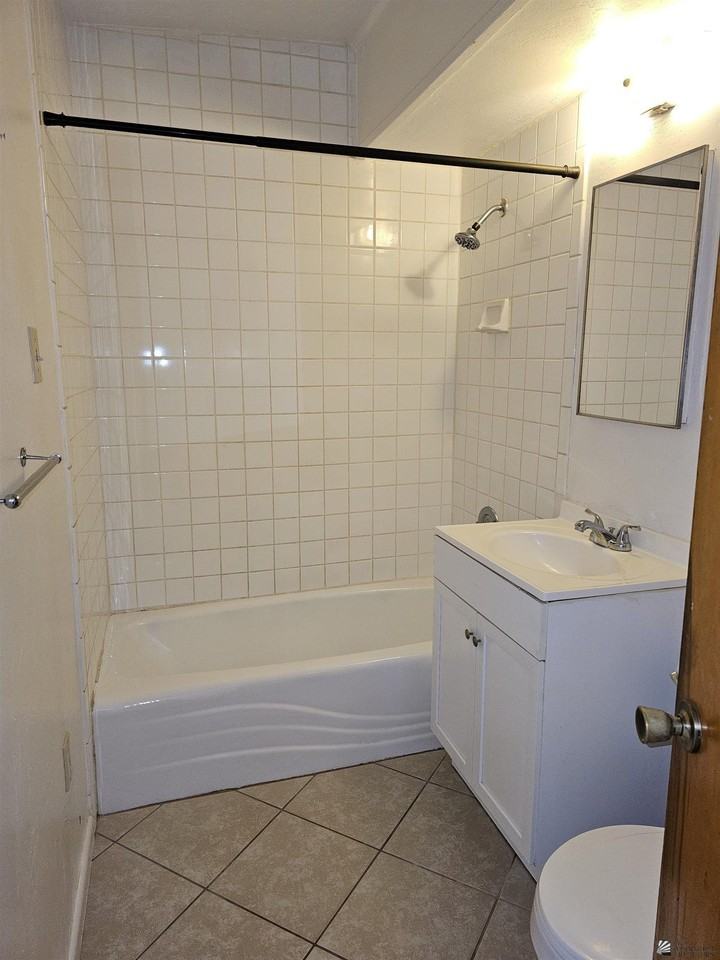 1282 W 17th St - Photo 5 of 10