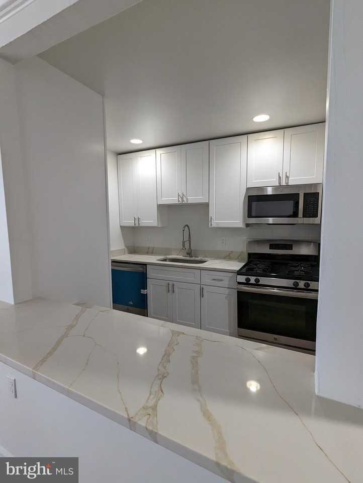 7112 Donnell Pl #D3 - Photo 6 of 19