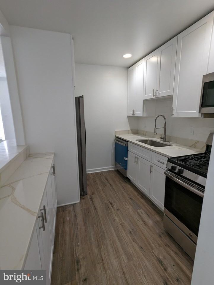 7112 Donnell Pl #D3 - Photo 7 of 19