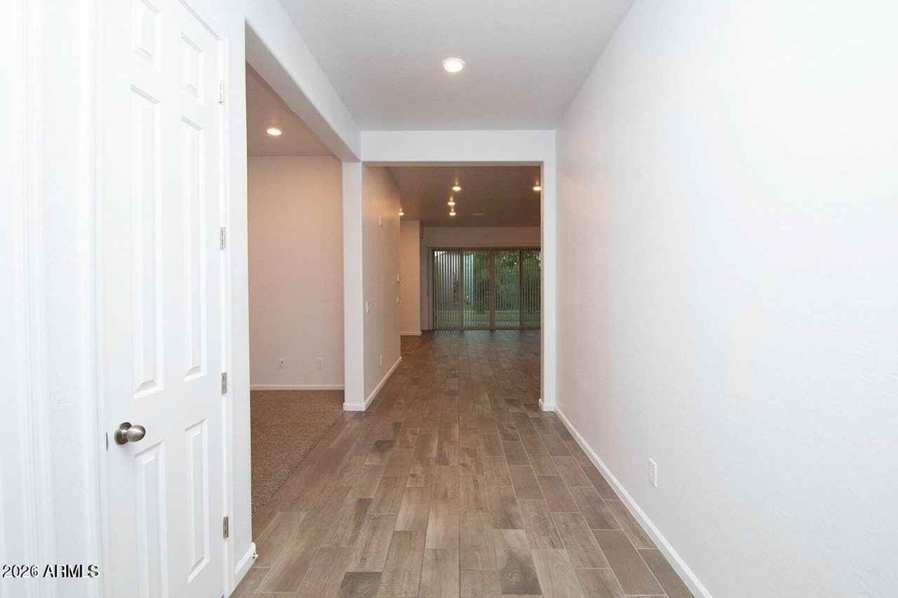 1135 E Tekoa Ave - Photo 2 of 23