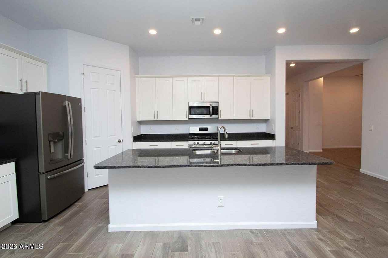 1135 E Tekoa Ave - Photo 5 of 23