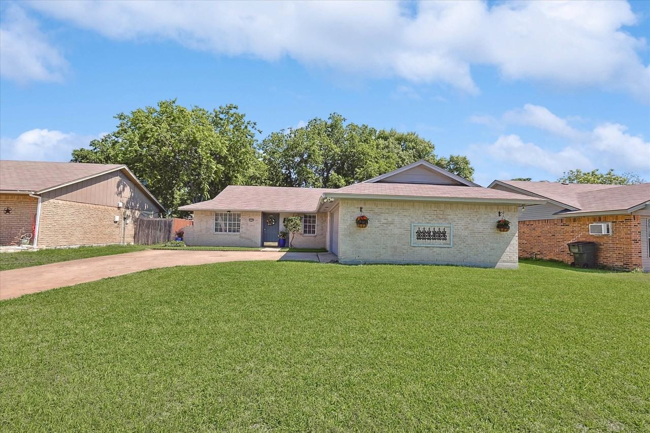 3529 Shorecrest Dr - Photo 2 of 40