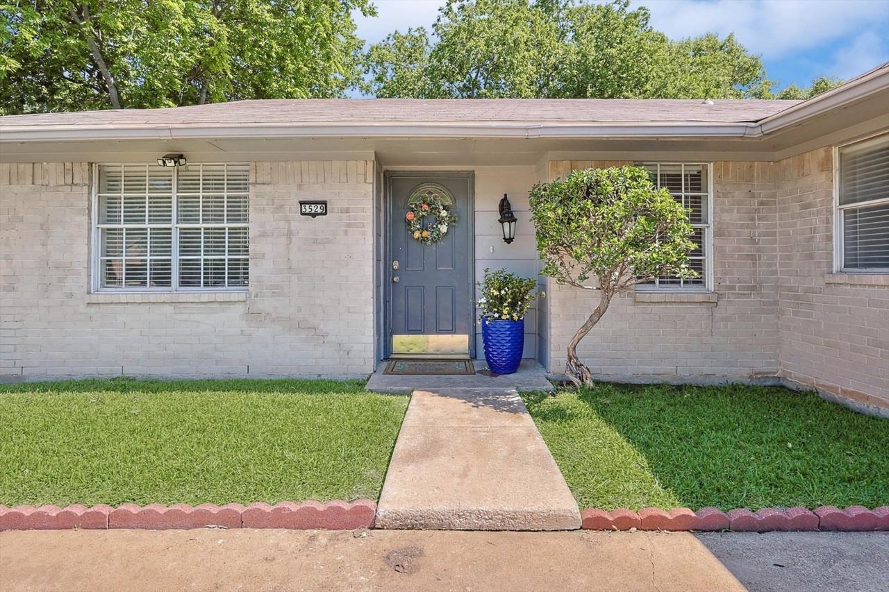 3529 Shorecrest Dr - Photo 4 of 40