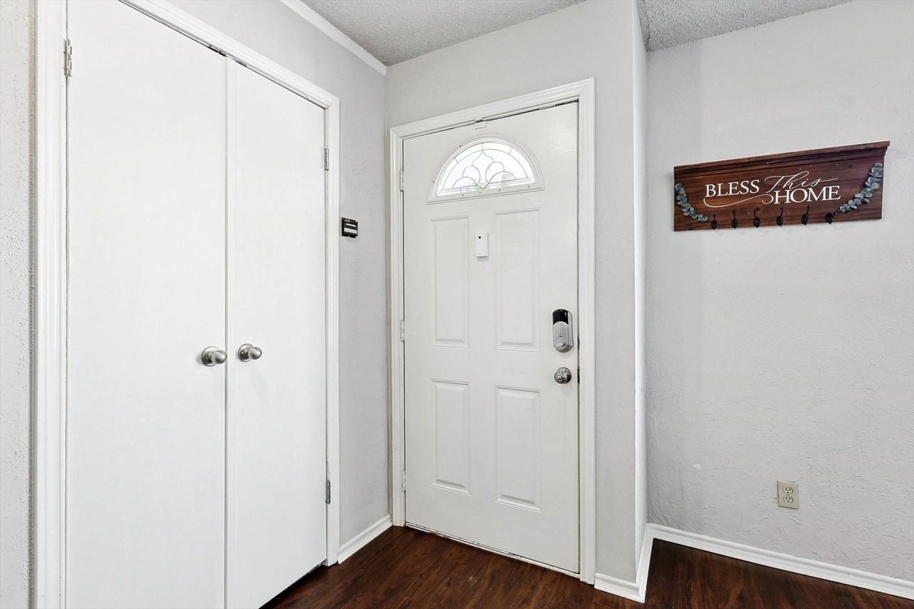3529 Shorecrest Dr - Photo 5 of 40