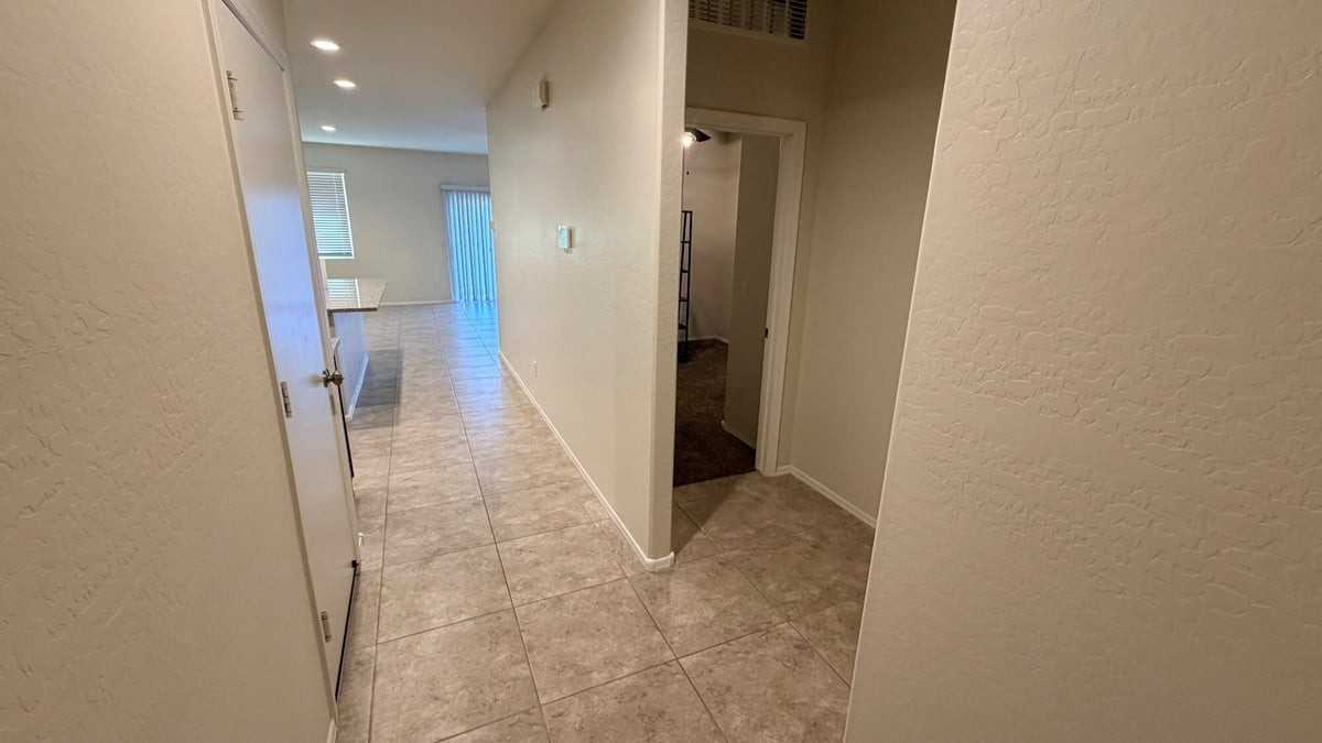 36439 W Pampoloma Ave - Photo 7 of 17