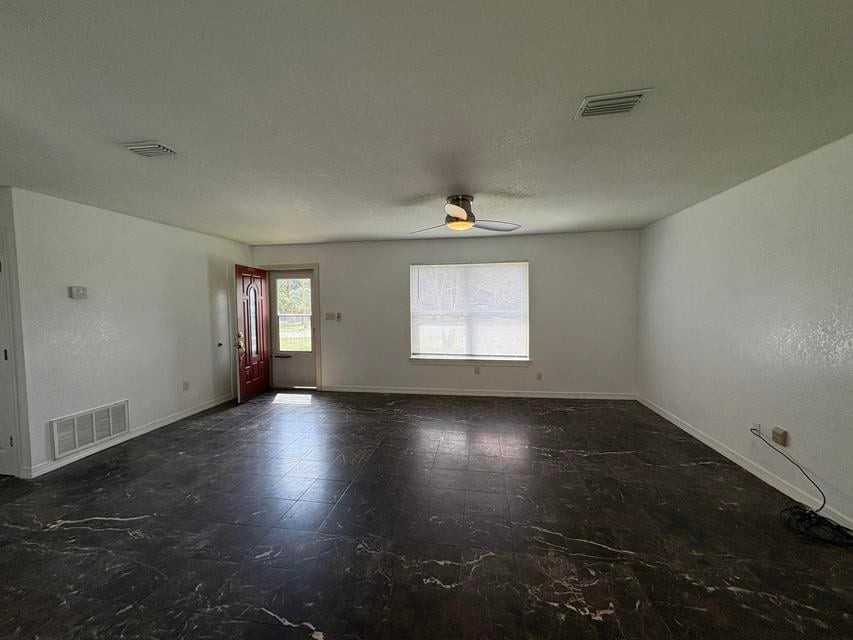 410 Wildwood St - Photo 2 of 6