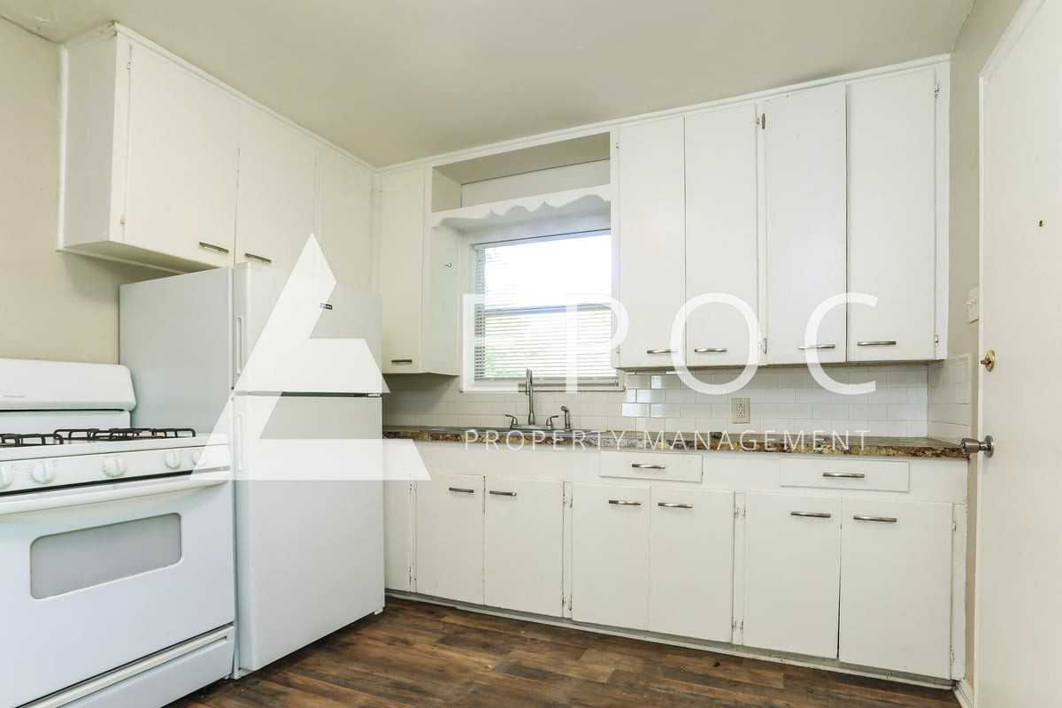 1020 S 39th St - Photo 4 of 15