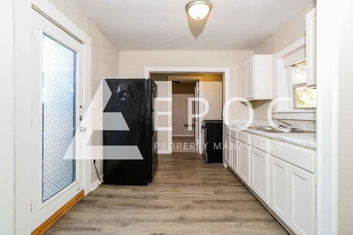 605 S 2nd St - Photo 2 of 17